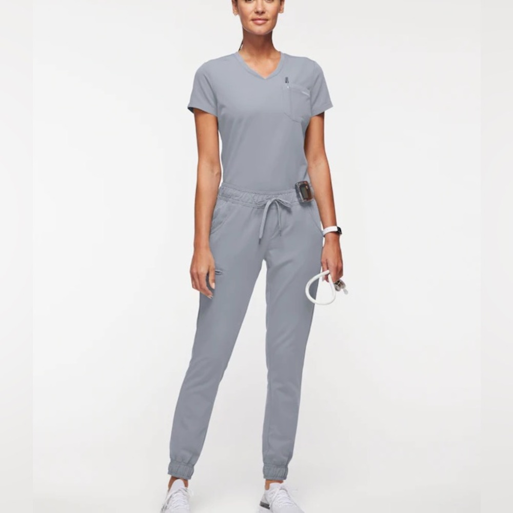 Jaanuu top and jogger bottoms scrubs